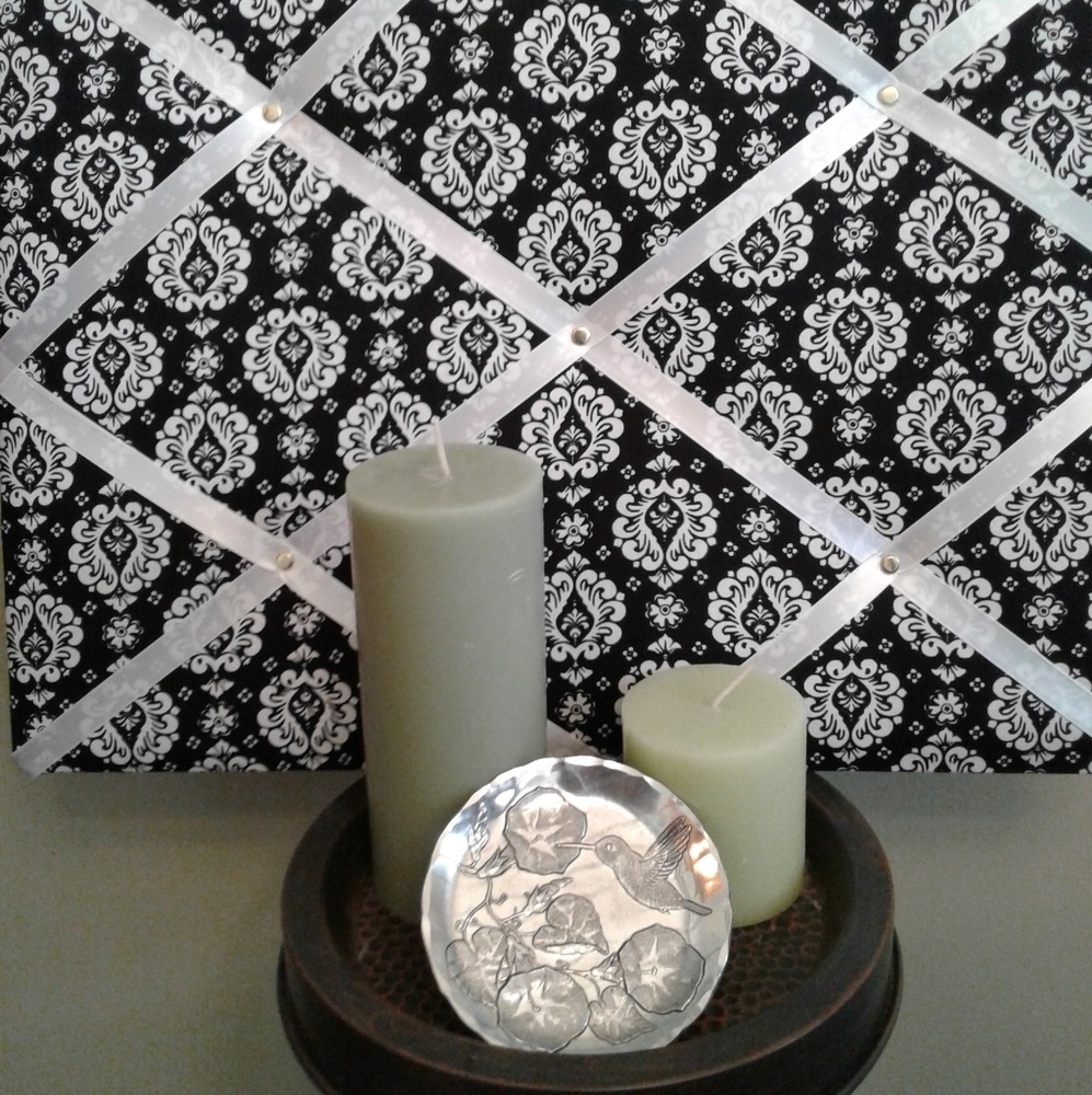Cushioned display board handcrafted